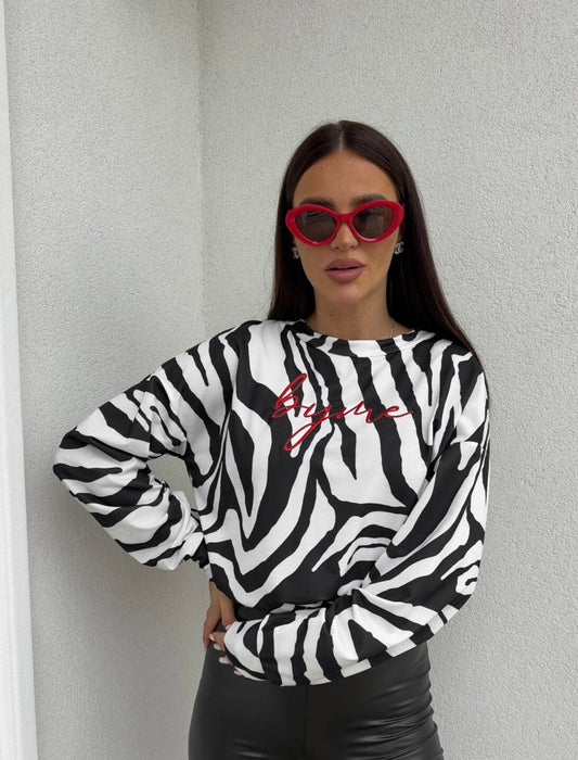 LOGO zebra print sweatshirt – black and white 🇵🇱 Bluza dresowa LOGO print zebra – biało-czarna ByMe